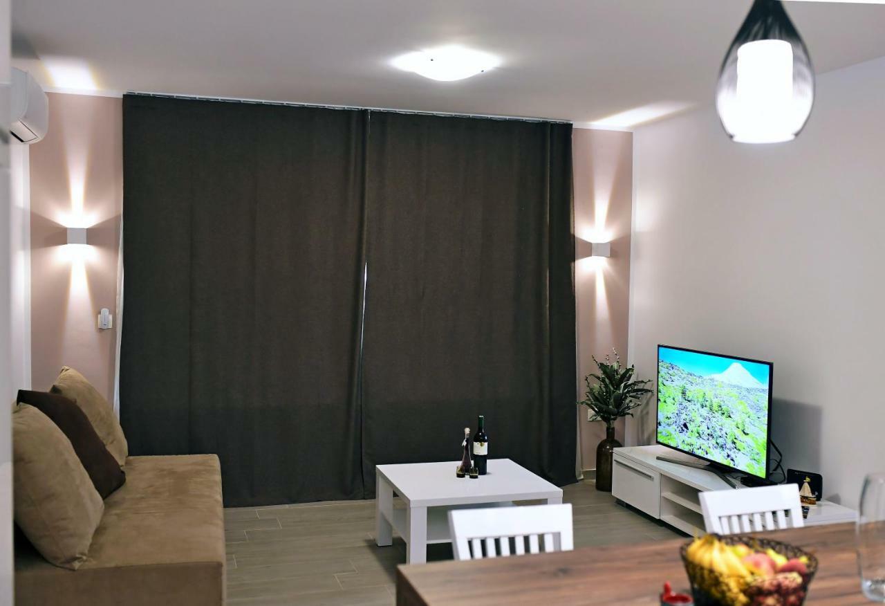 Apartment Luce Njivice Eksteriør bilde